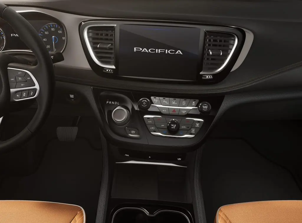 2026 Chrysler Pacifica Pinnacle photo 5