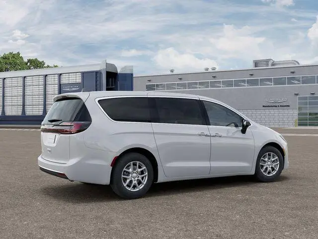 2027 Chrysler Pacifica Select photo 4