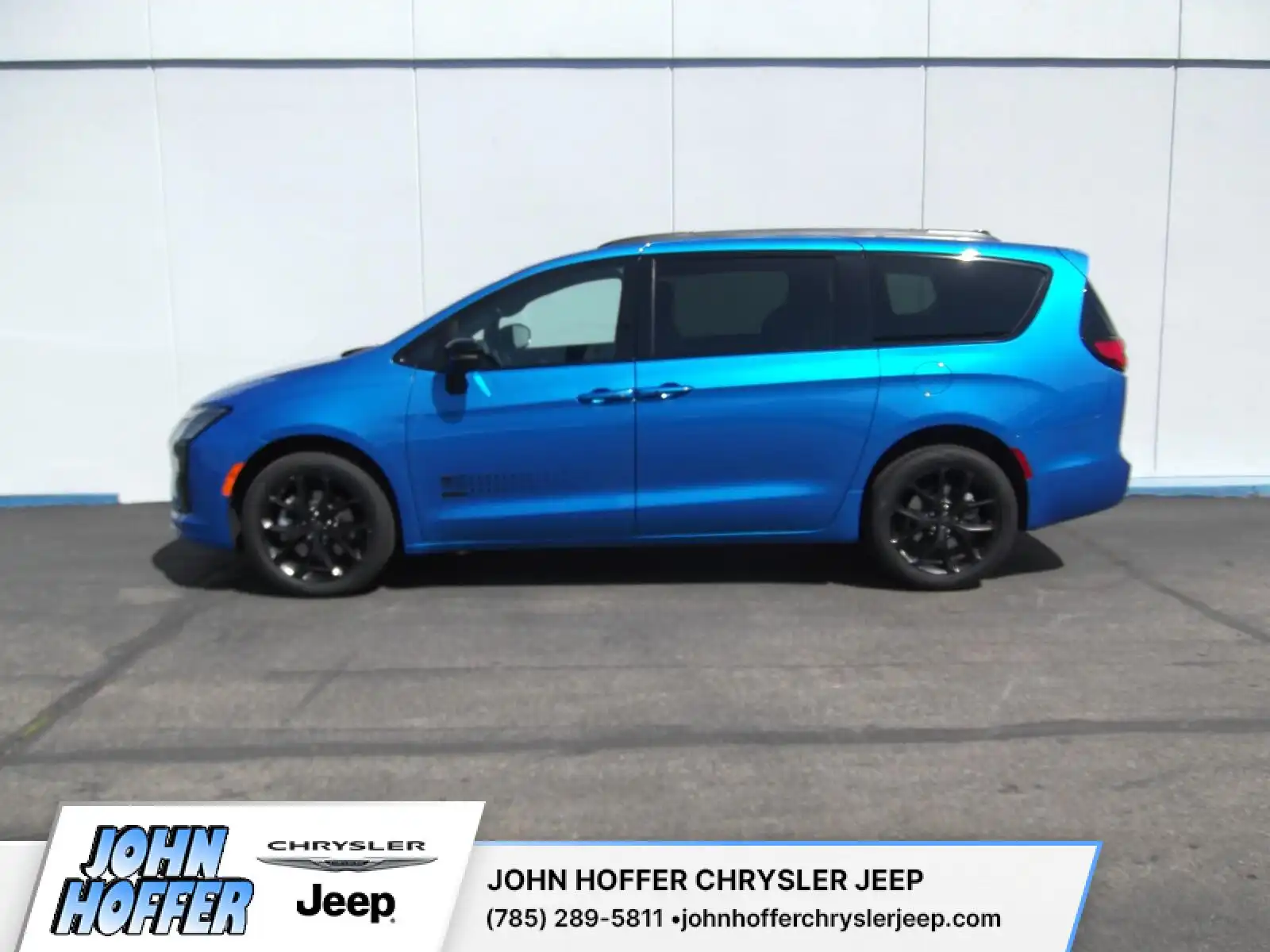 2027 Chrysler Pacifica Select AWD's photo