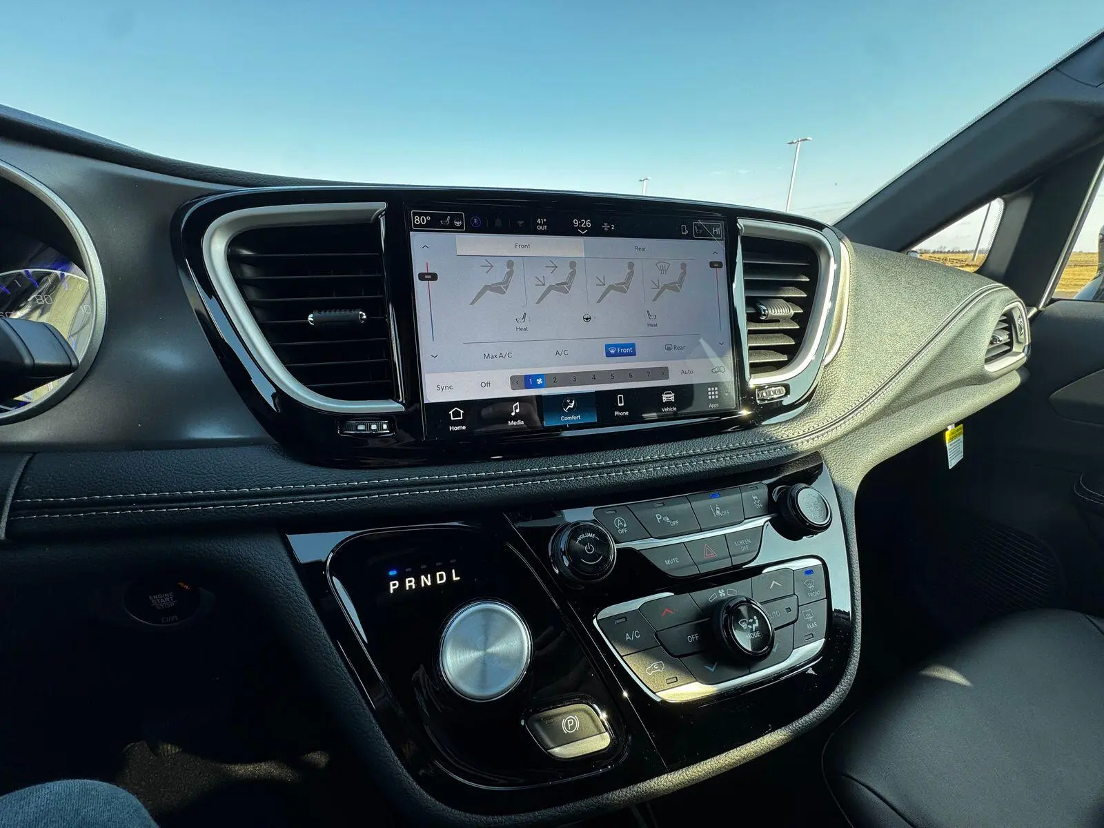 2026 Chrysler Pacifica Select AWD photo 4