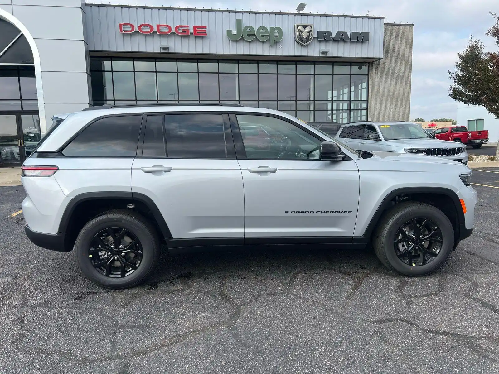 2025 Jeep Grand Cherokee Altitude X 4WD's photo