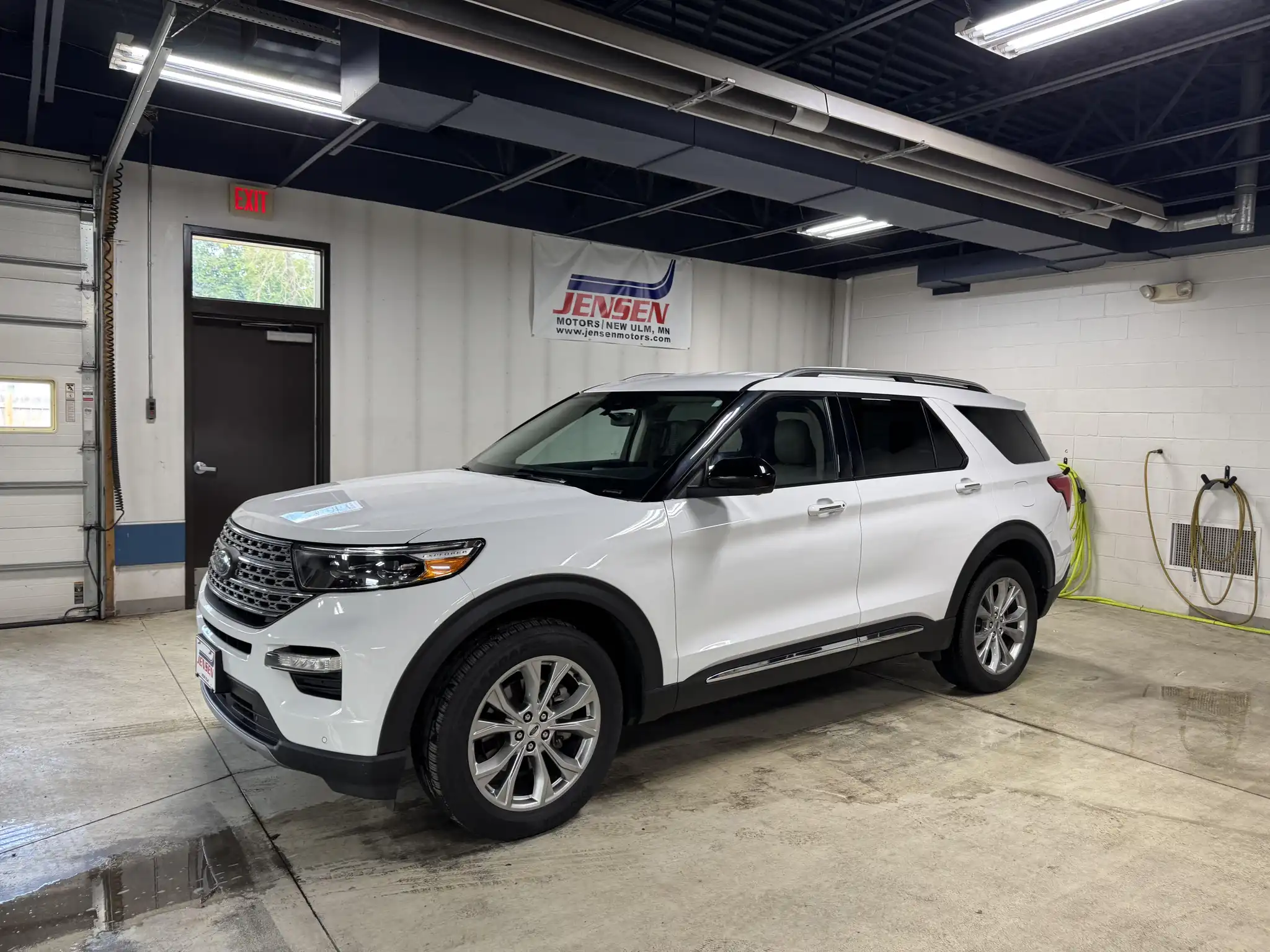 2023 Ford Explorer Limited 4WD's photo