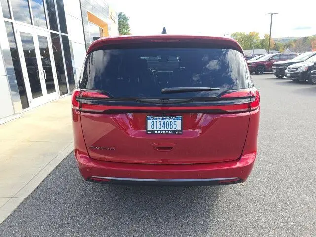 2026 Chrysler Pacifica Select photo 5