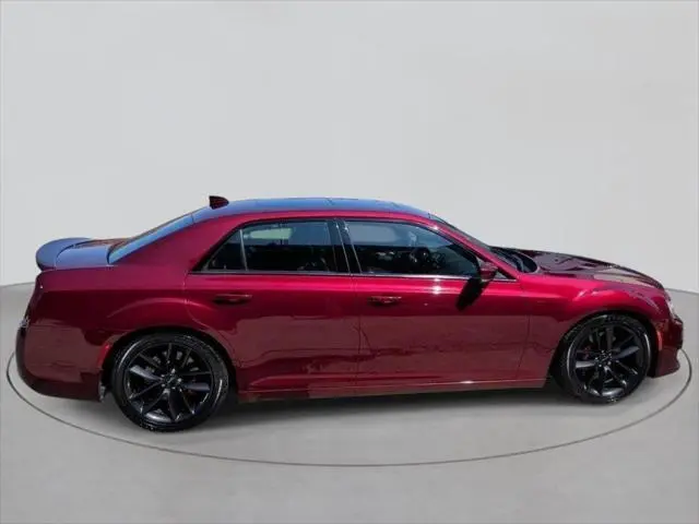 2023 Chrysler 300 C photo 4