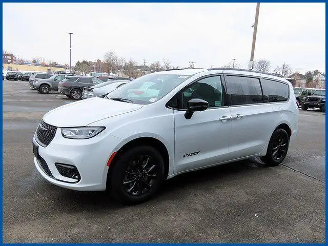 2026 Chrysler Pacifica Select AWD photo 1