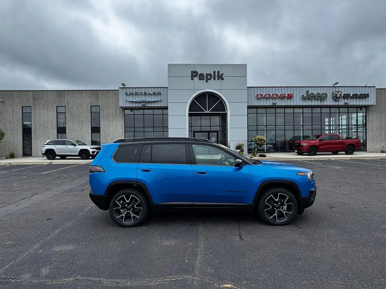 2026 Jeep Cherokee Overland HEV 4X4's photo