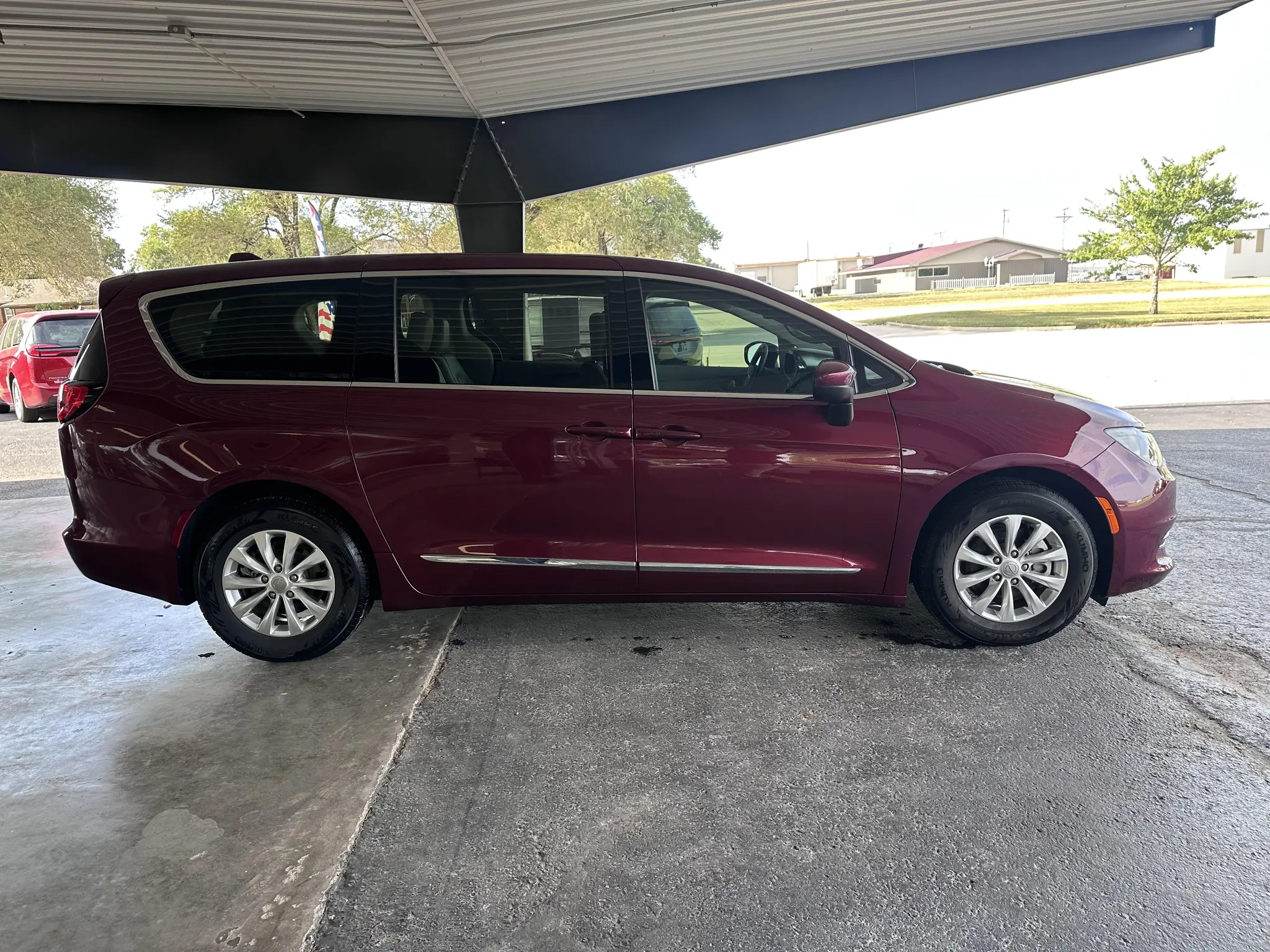 2017 Chrysler Pacifica Touring photo 5