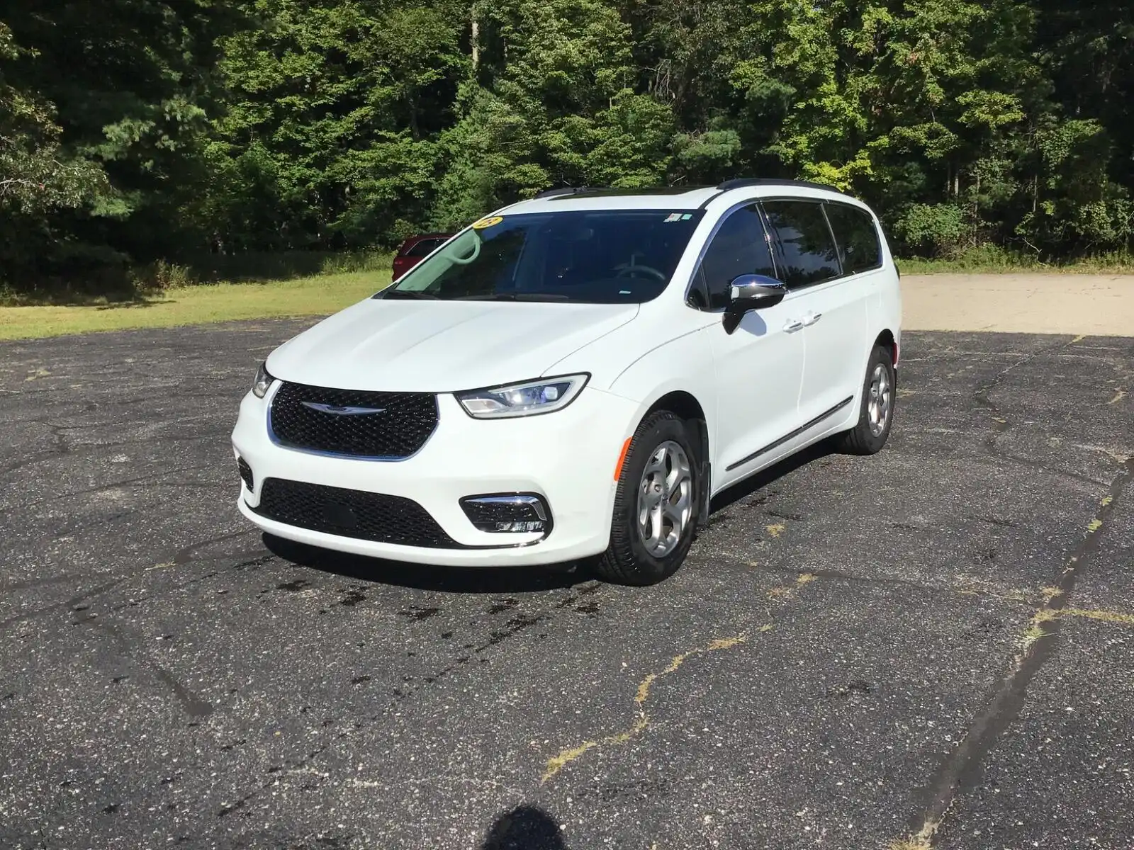2023 Chrysler Pacifica Limited AWD's photo