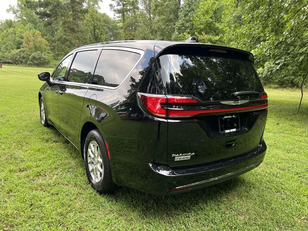 2026 Chrysler Pacifica Select photo 5