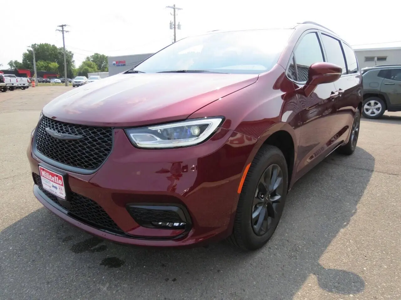 2021 Chrysler Pacifica Touring photo 4