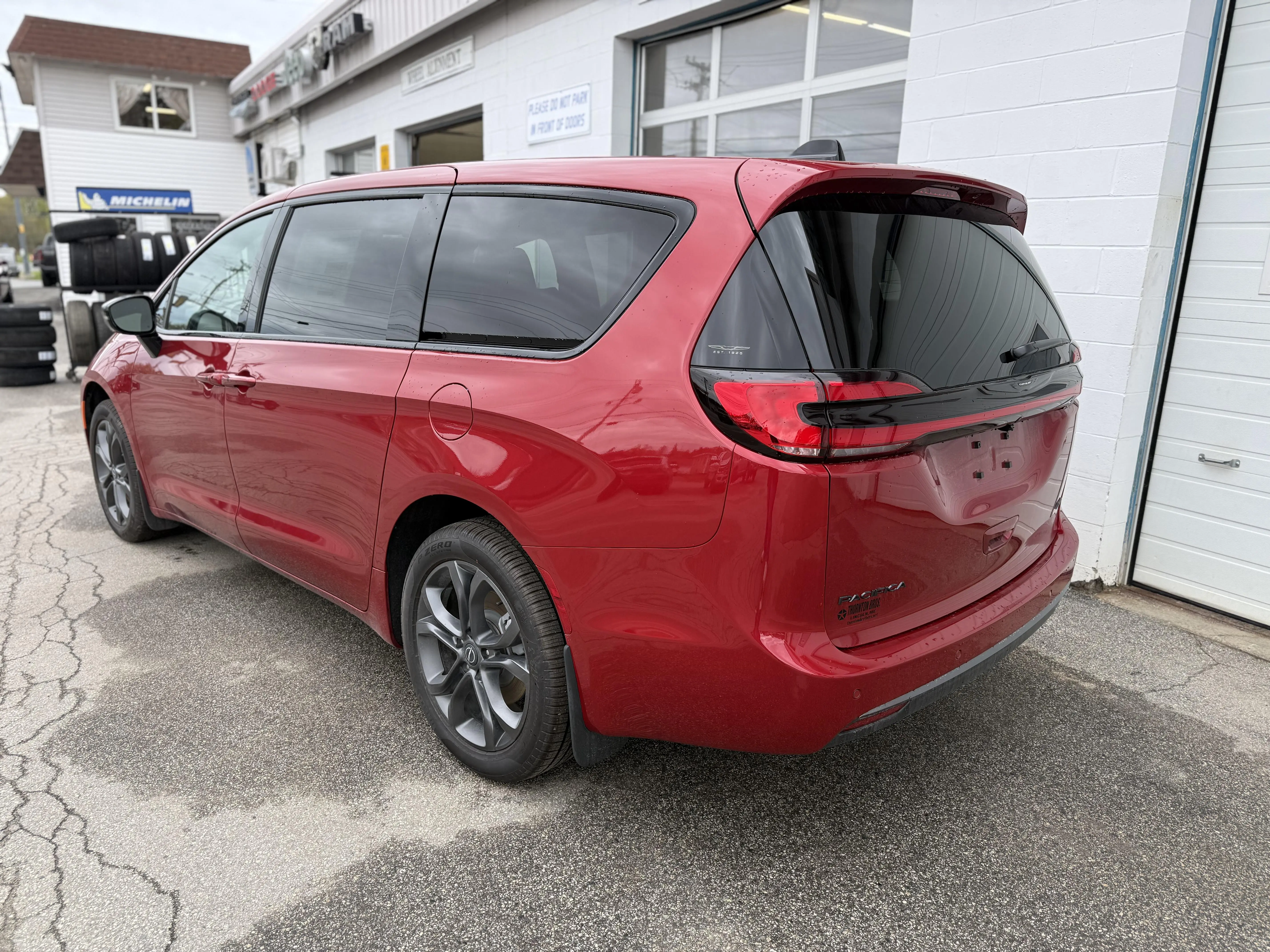 2026 Chrysler Pacifica Select AWD photo 5