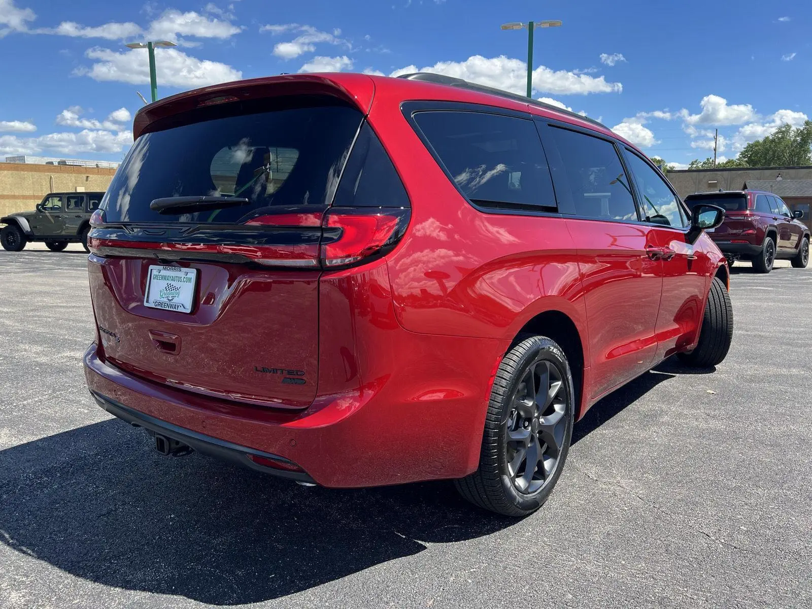 2027 Chrysler Pacifica Limited AWD photo 4