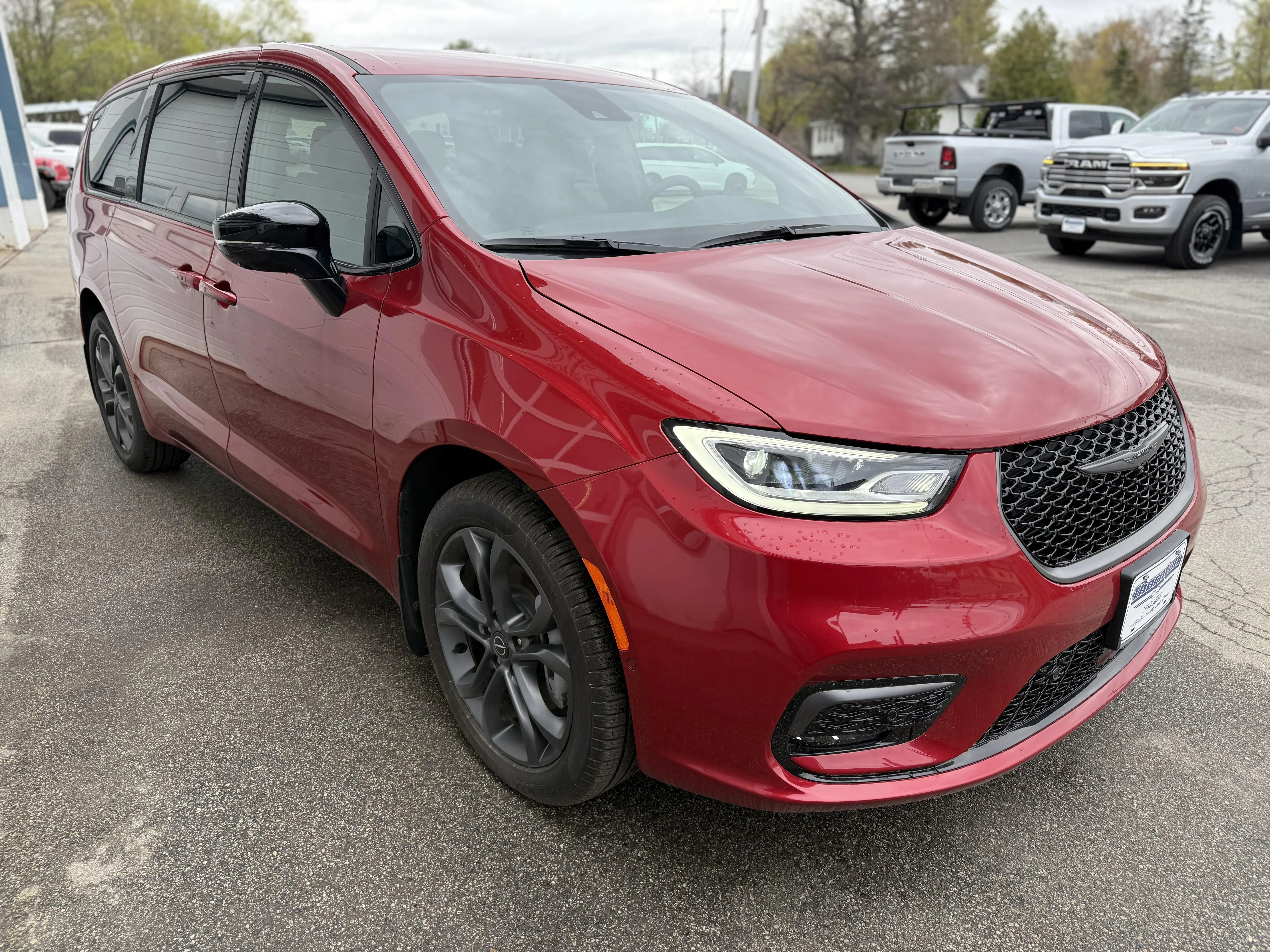 2026 Chrysler Pacifica Select AWD photo 3