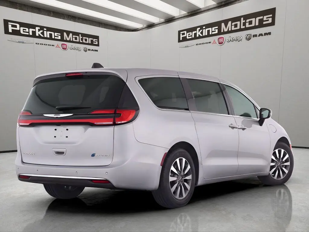 2025 Chrysler Pacifica Select photo 5
