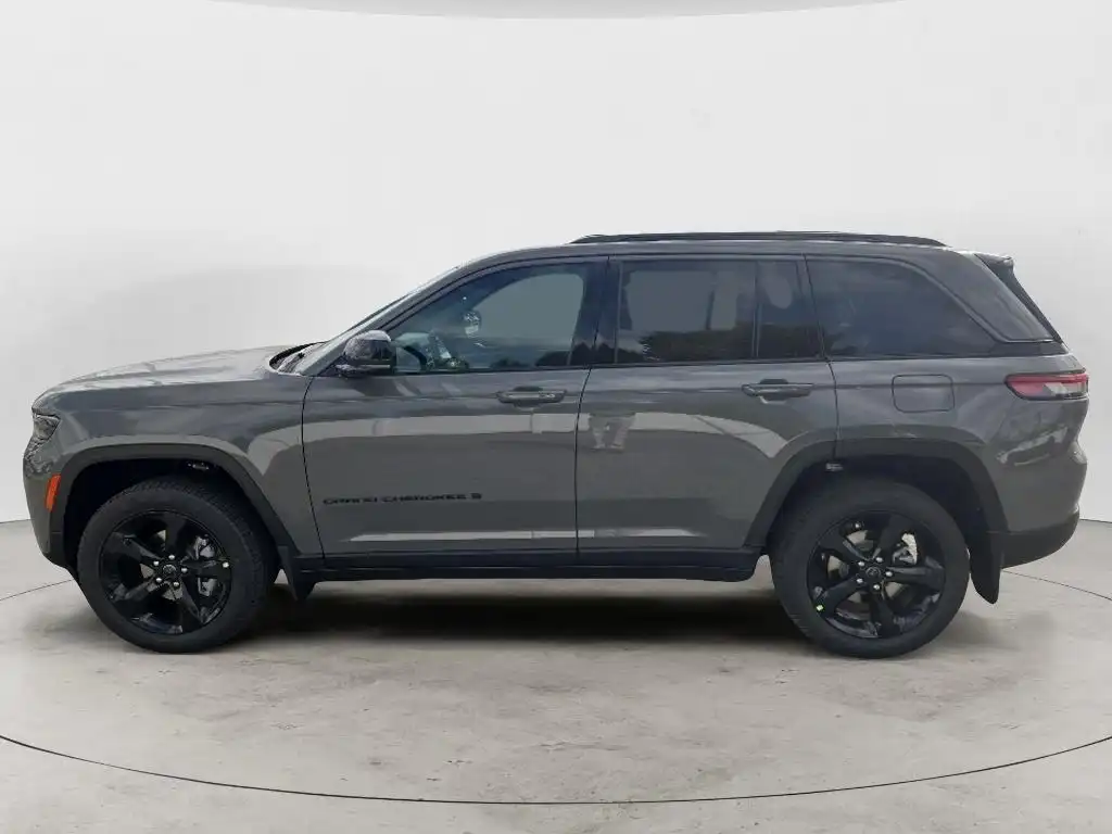 2027 Jeep Grand Cherokee Limited 4WD's photo