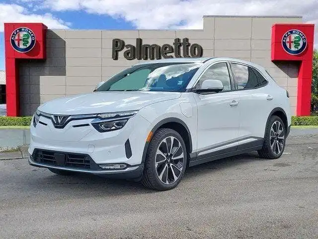 2025 VinFast VF 8 Eco Standard Range's photo