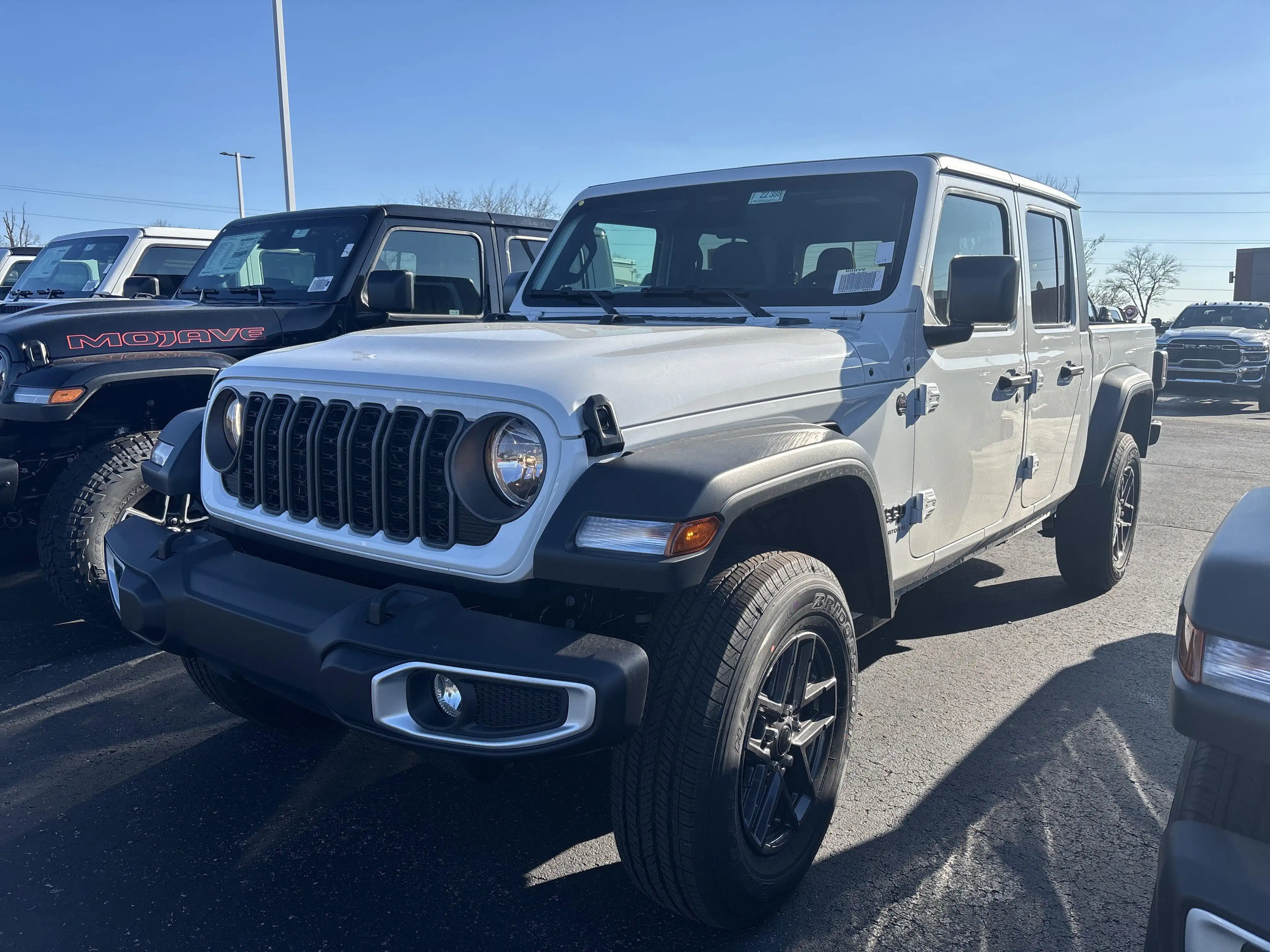 2026 Jeep Gladiator Sport S Auto's photo