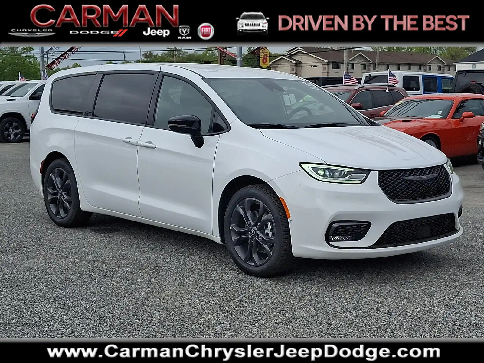 2026 Chrysler Pacifica Select's photo