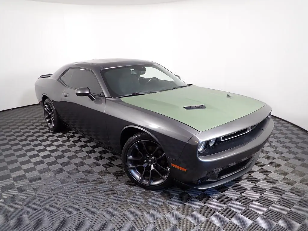 2019 Dodge Challenger SXT Auto photo 5