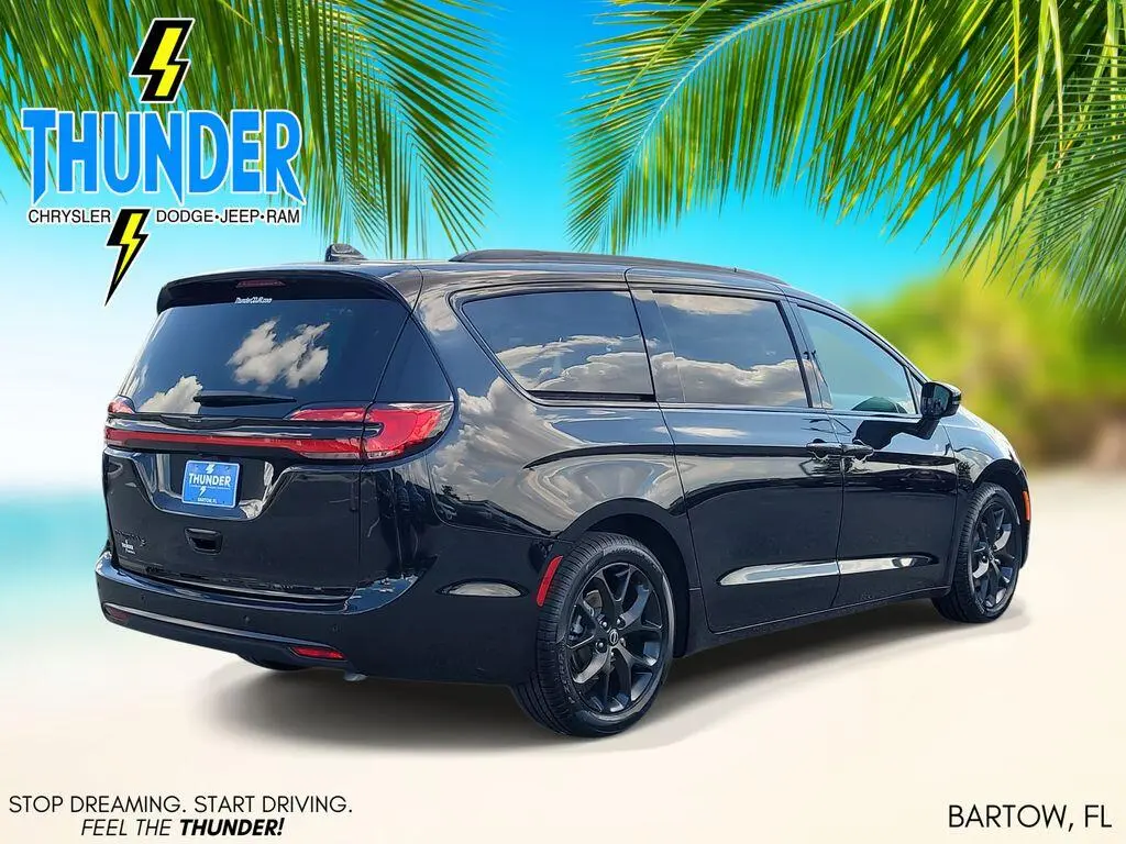 2026 Chrysler Pacifica Select photo 4
