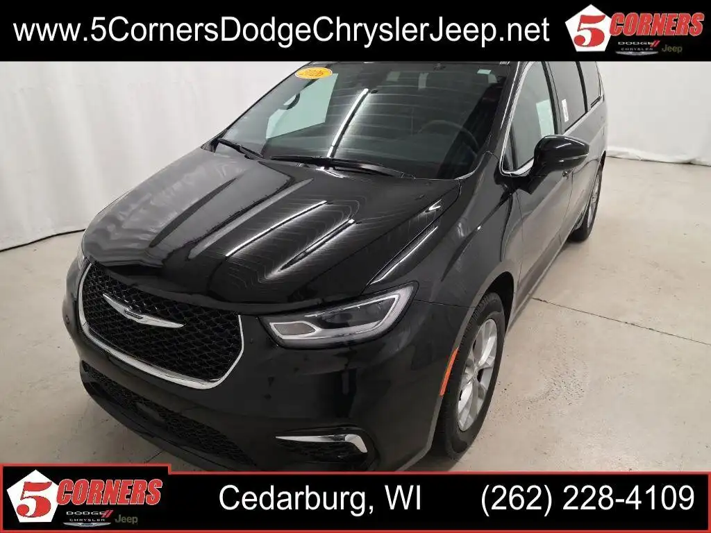 2026 Chrysler Pacifica Limited AWD's photo
