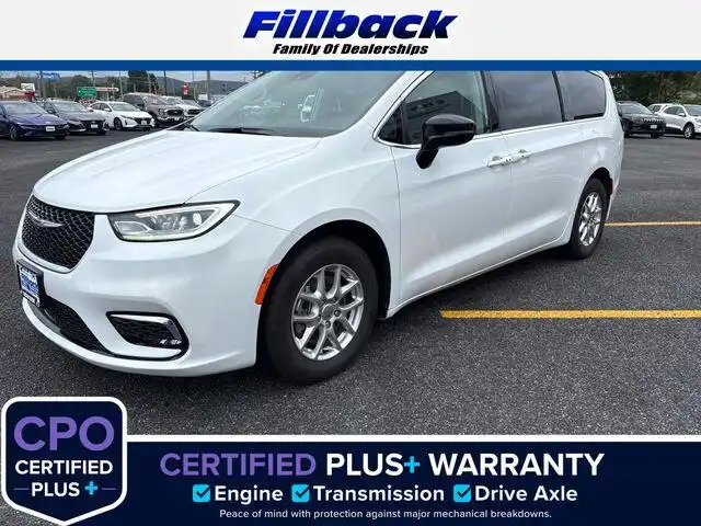 2024 Chrysler Pacifica Touring L's photo