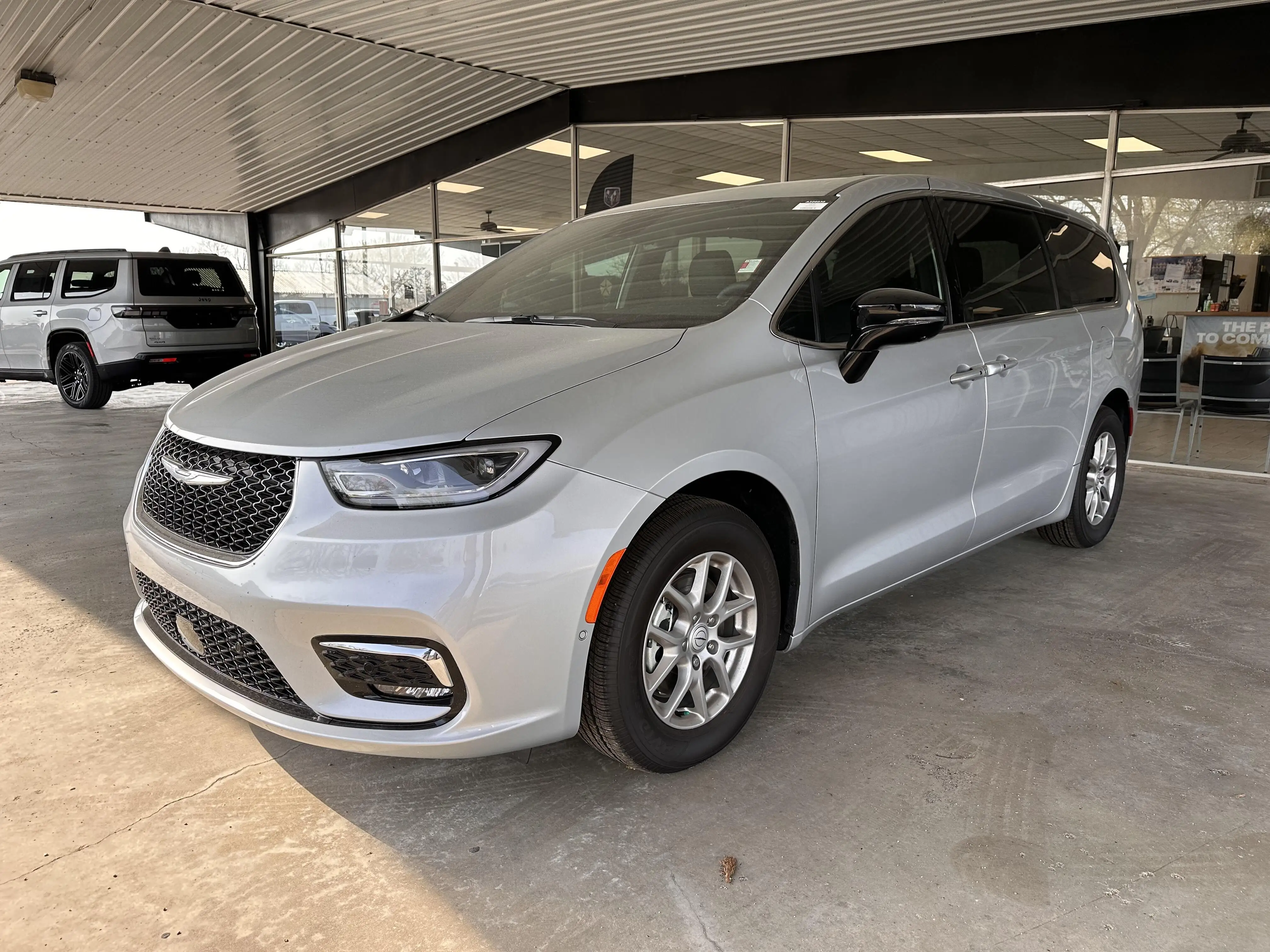 2026 Chrysler Pacifica Select photo 1