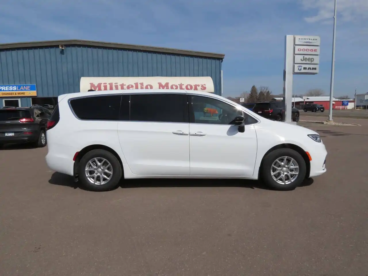 2026 Chrysler Voyager LX's photo