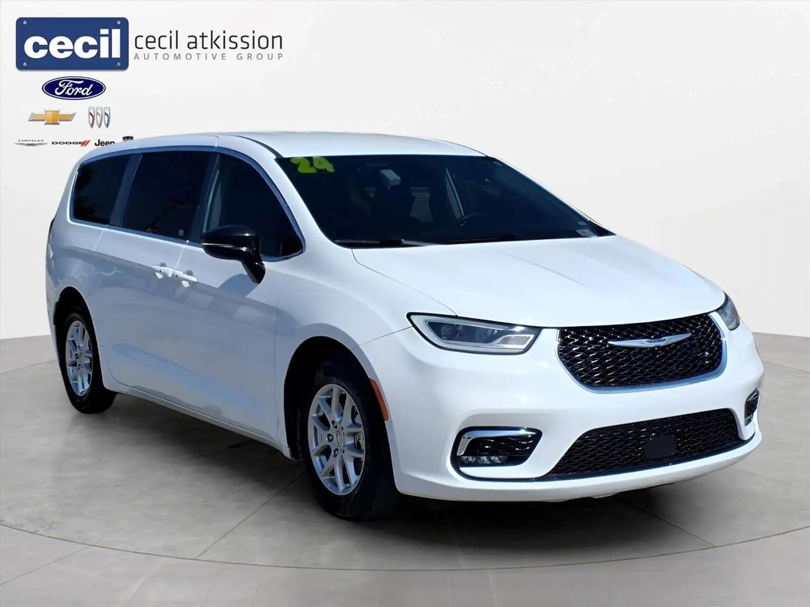 2024 Chrysler Pacifica Touring L's photo