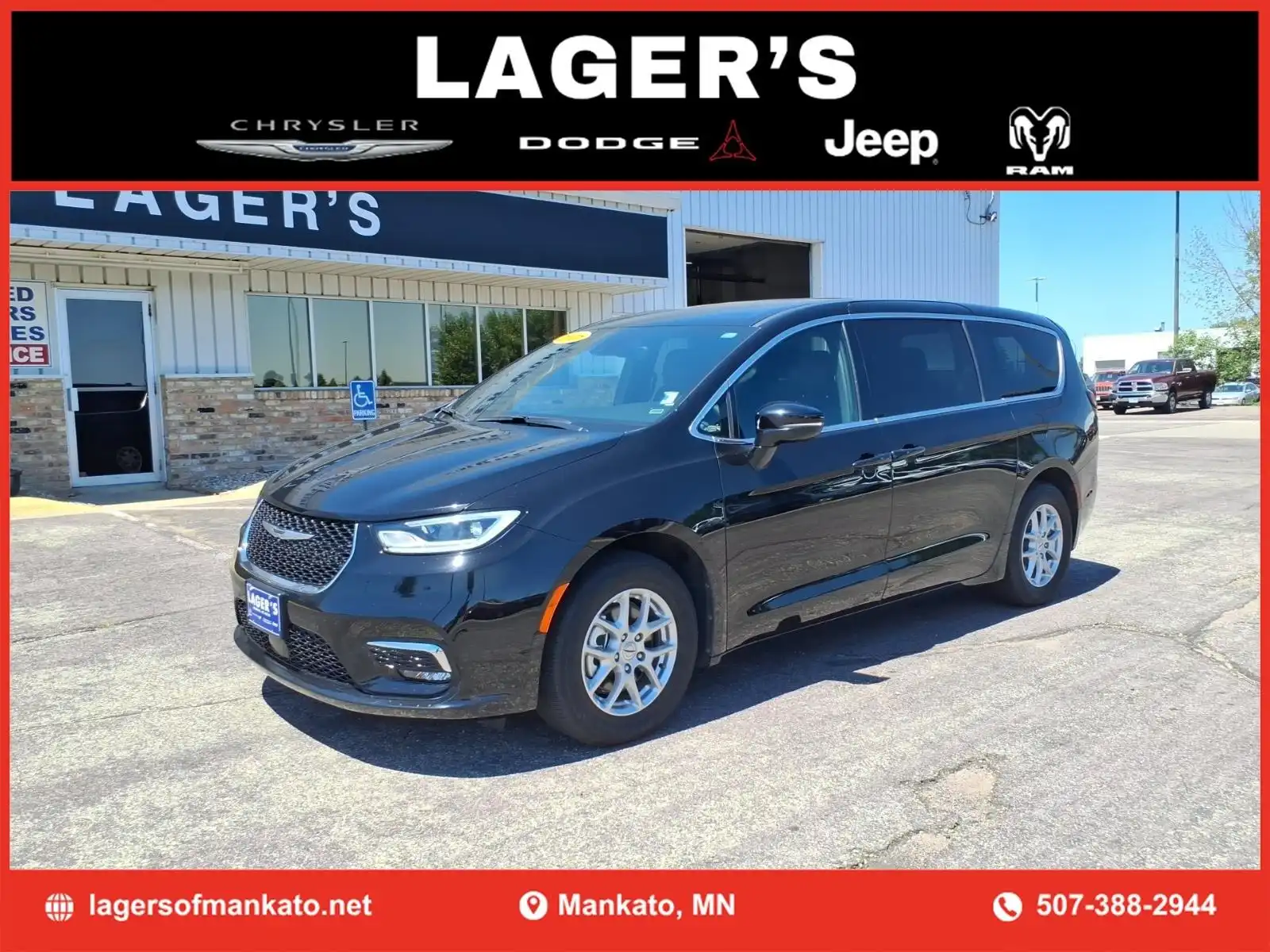 2025 Chrysler Pacifica Select's photo
