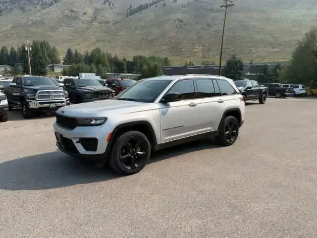 2023 Jeep Grand Cherokee Altitude 4WD's photo