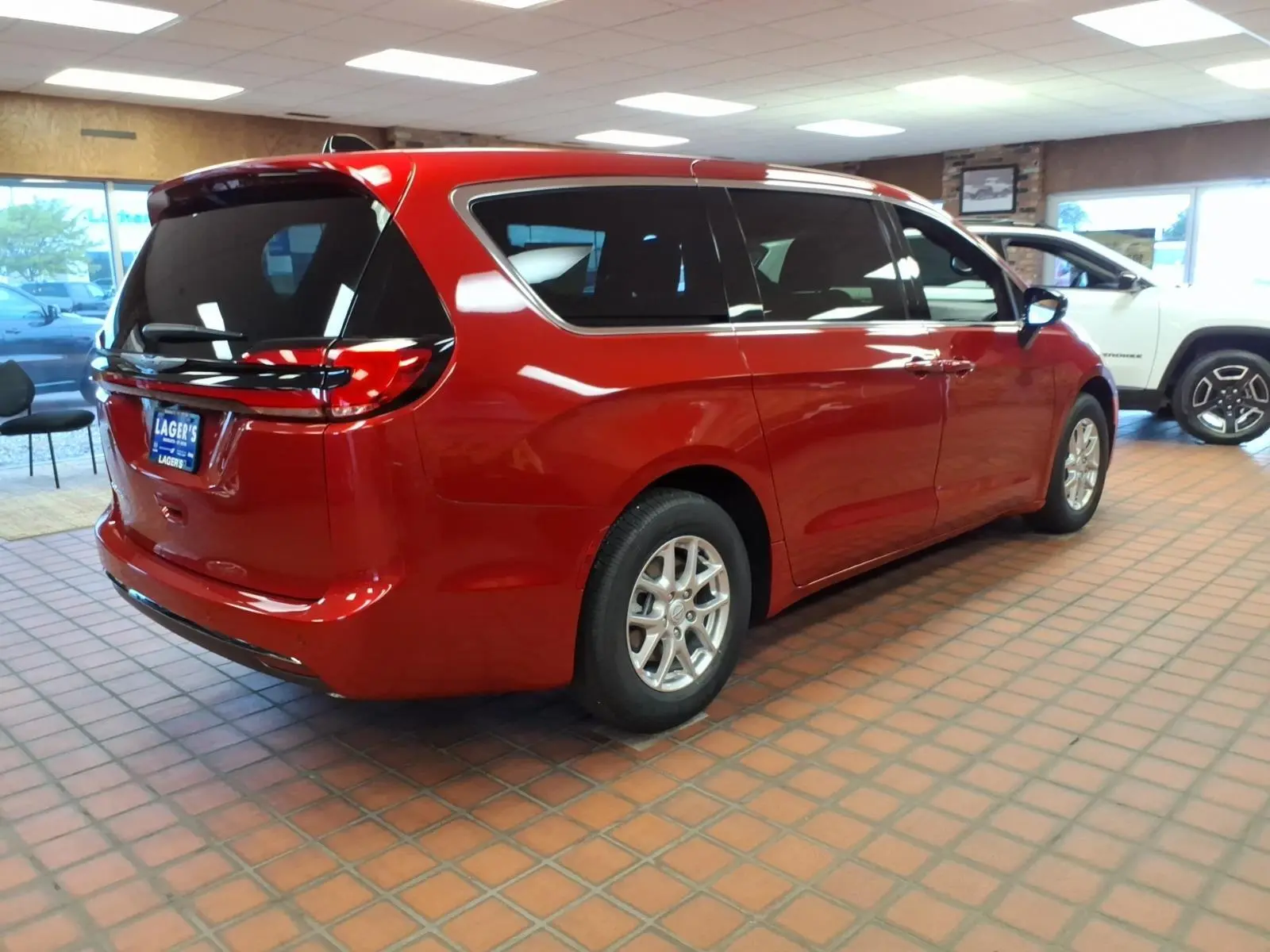 2026 Chrysler Pacifica Select photo 3
