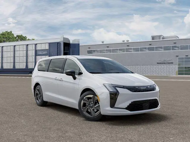 2027 Chrysler Pacifica Limited photo 5