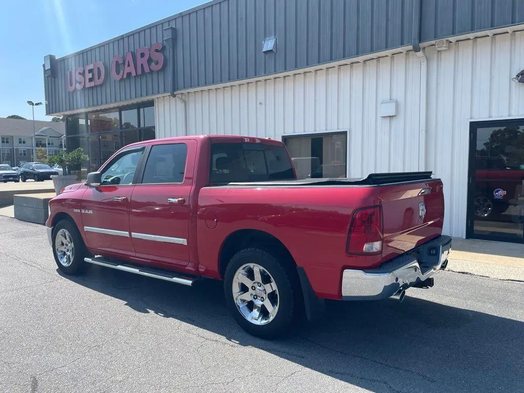 2010 RAM 1500 SLT Crew Cab photo 3