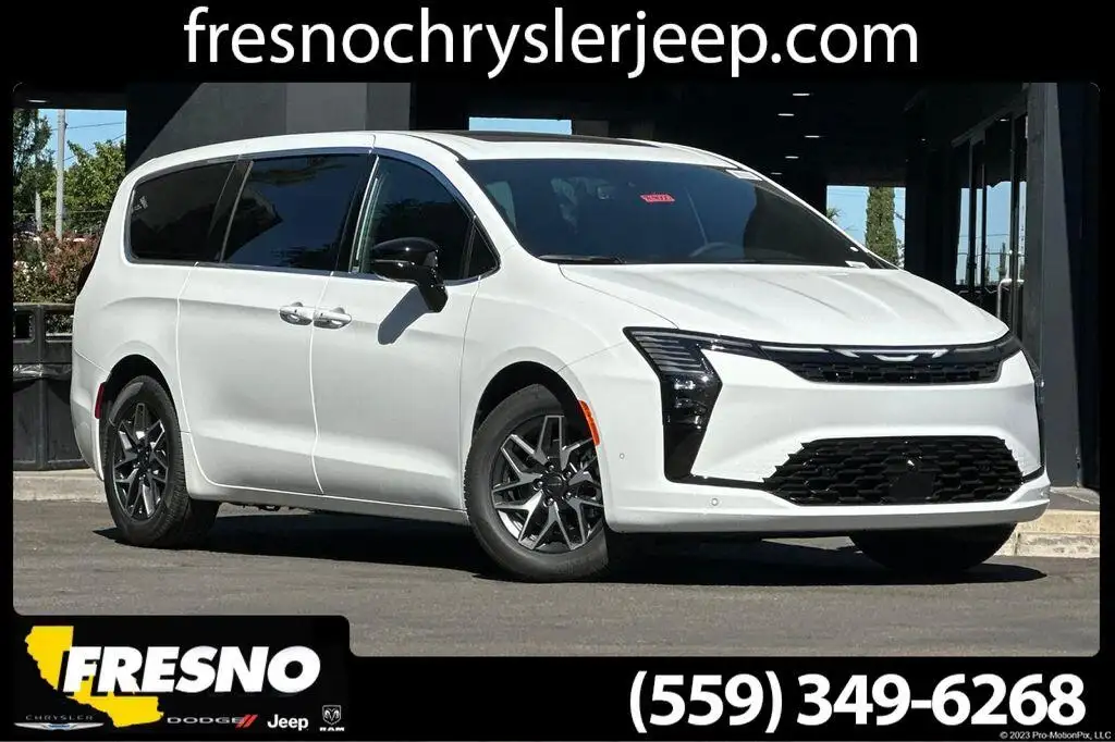 2027 Chrysler Pacifica Limited's photo