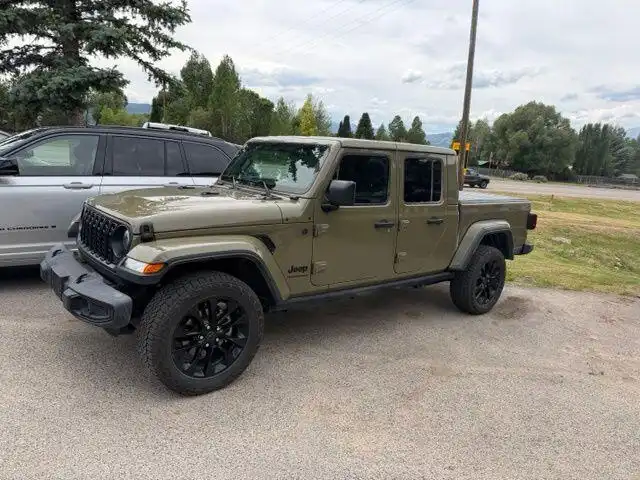 2025 Jeep Gladiator Nighthawk Auto's photo