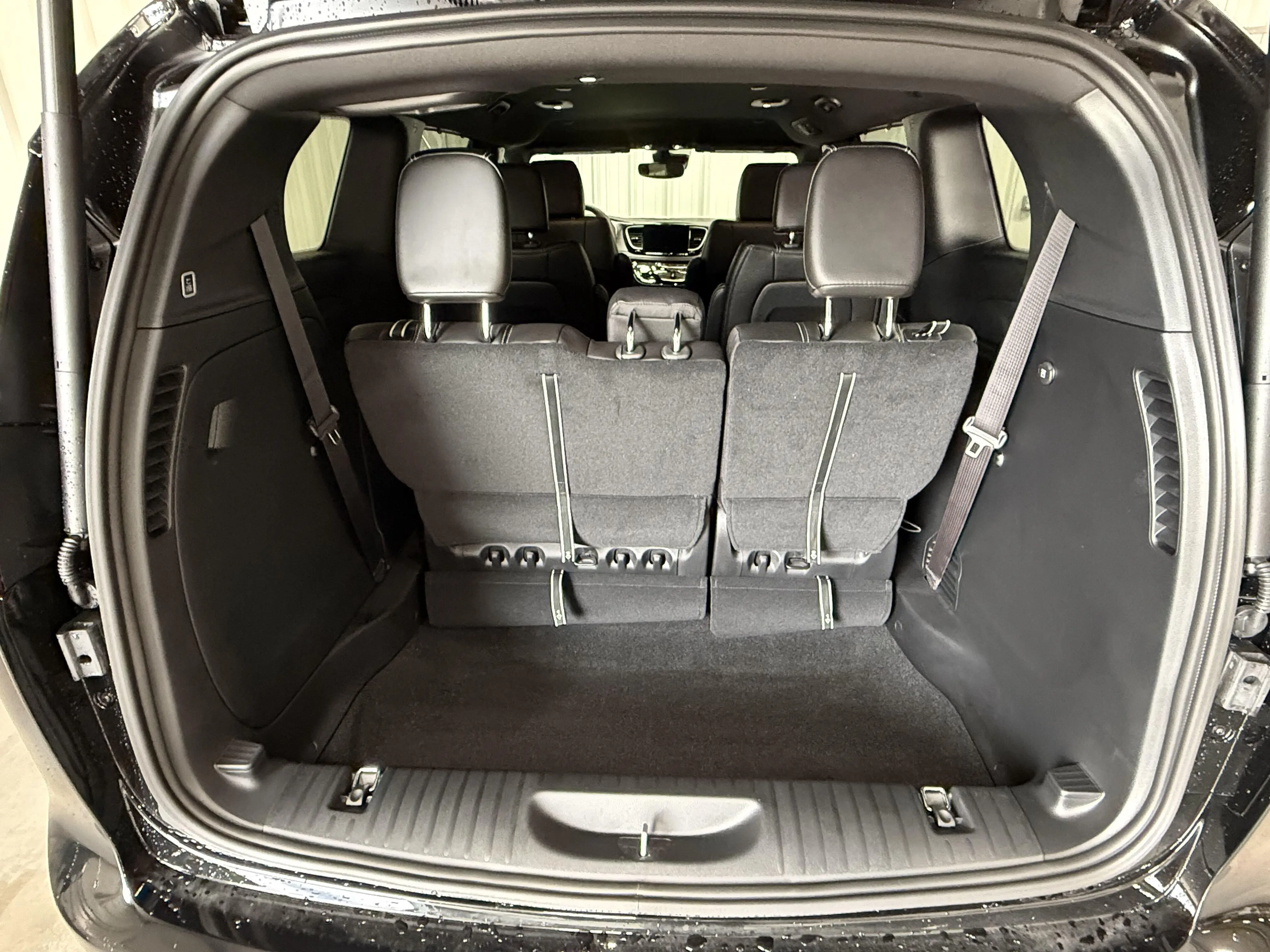 2027 Chrysler Pacifica Select photo 5