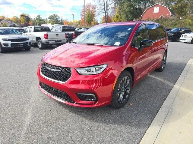 2026 Chrysler Pacifica Select photo 3