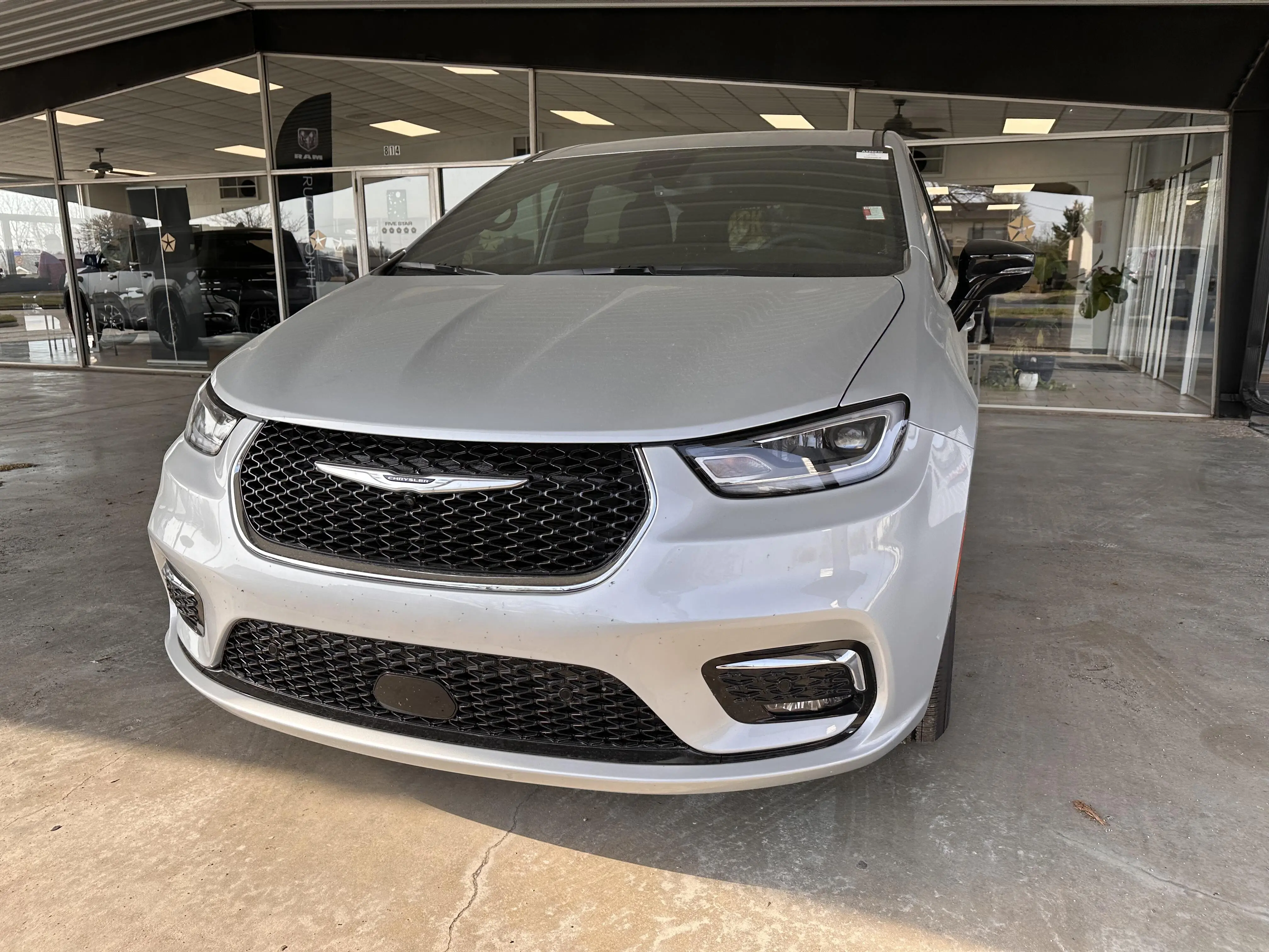 2026 Chrysler Pacifica Select photo 4
