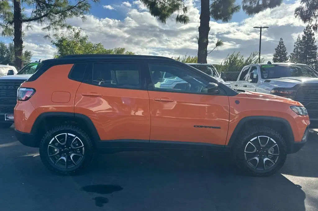 2026 Jeep Compass Trailhawk 4X4 photo 3