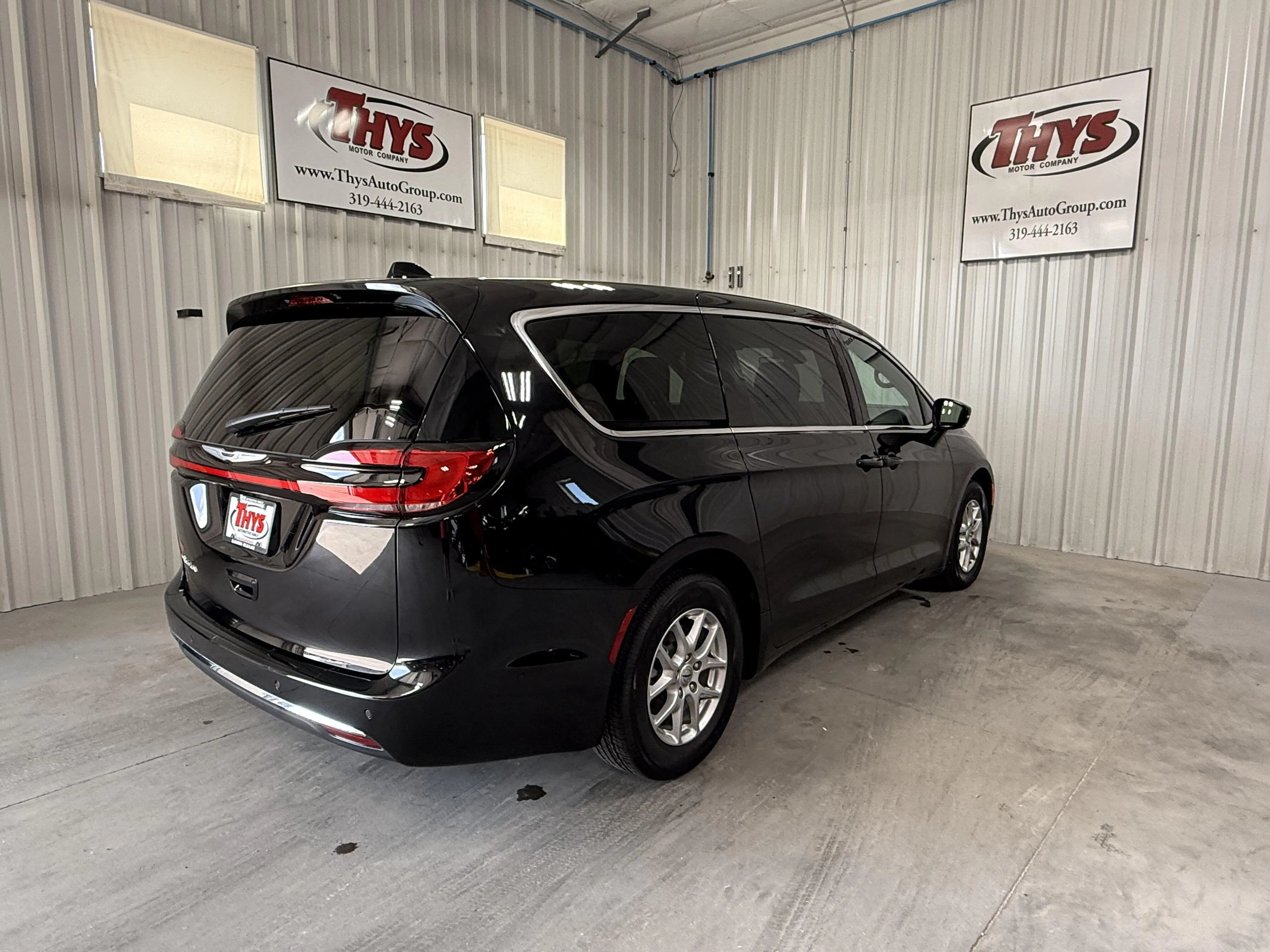 2025 Chrysler Pacifica Select photo 3