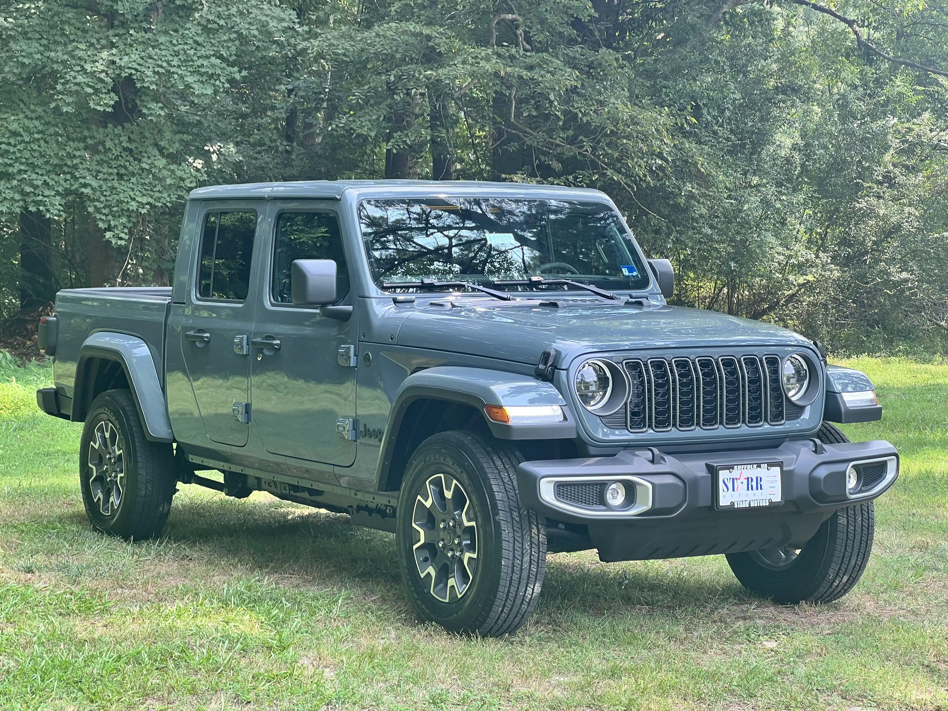 2026 Jeep Gladiator Sahara Auto's photo