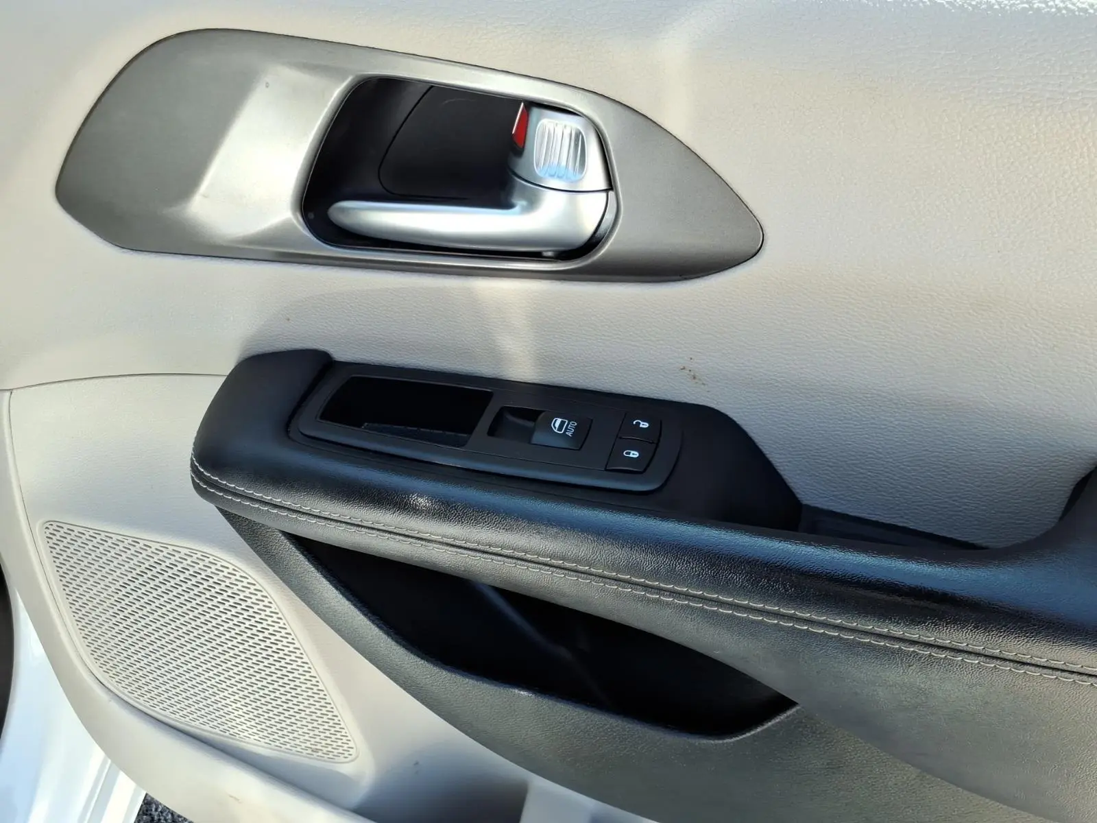 2023 Chrysler Pacifica Touring L photo 5