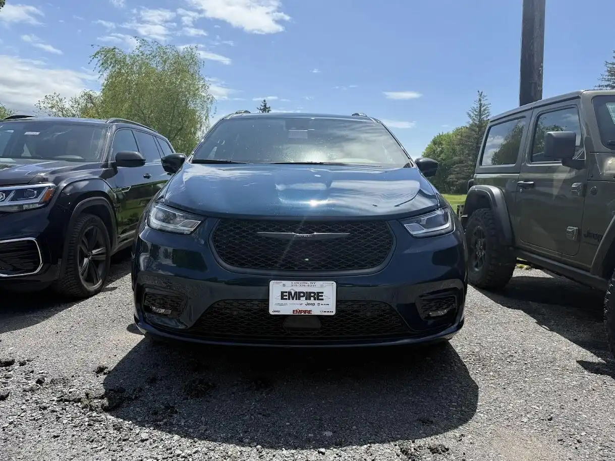2025 Chrysler Pacifica Limited AWD's photo