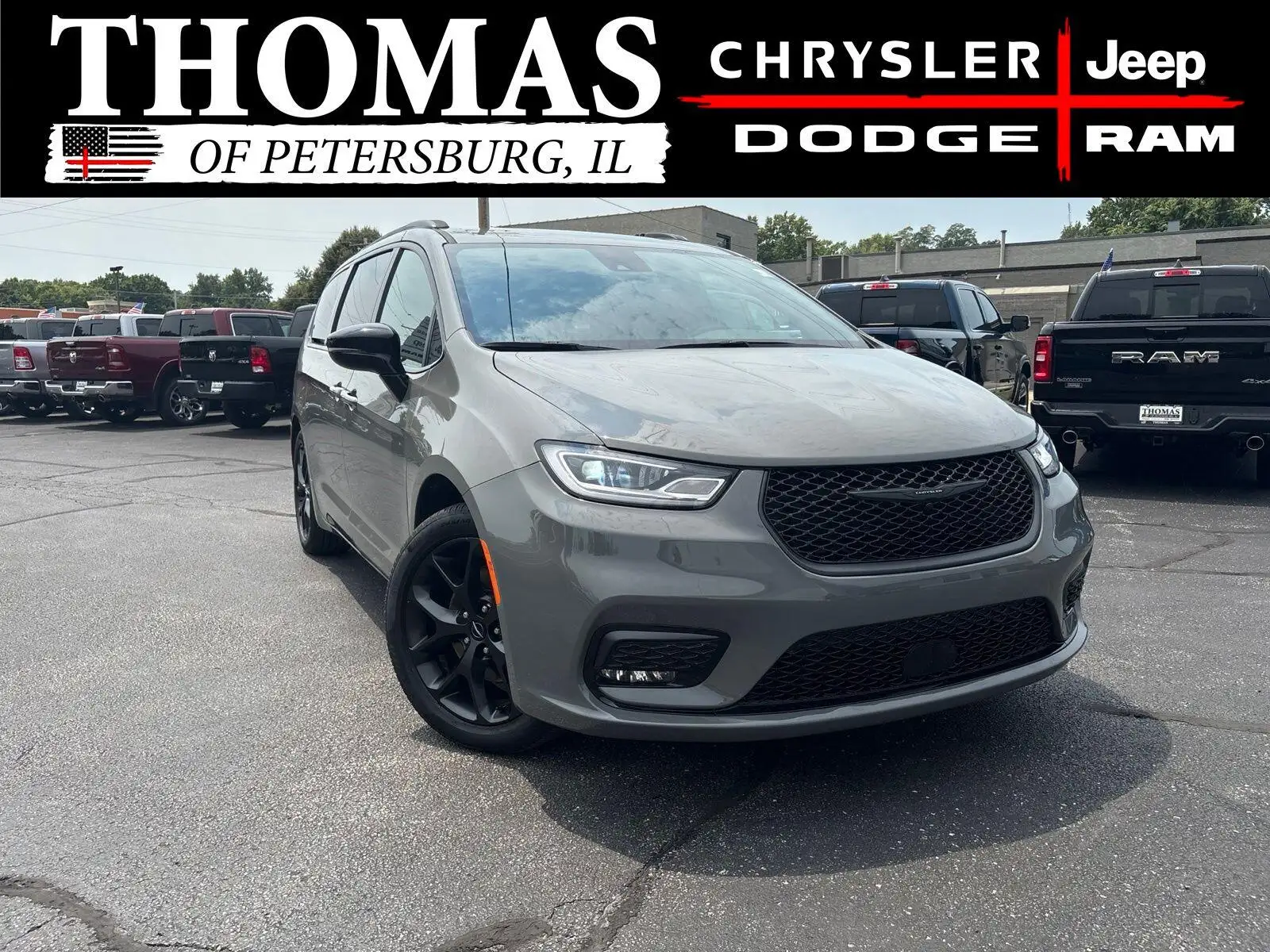 2024 Chrysler Pacifica Touring L's photo