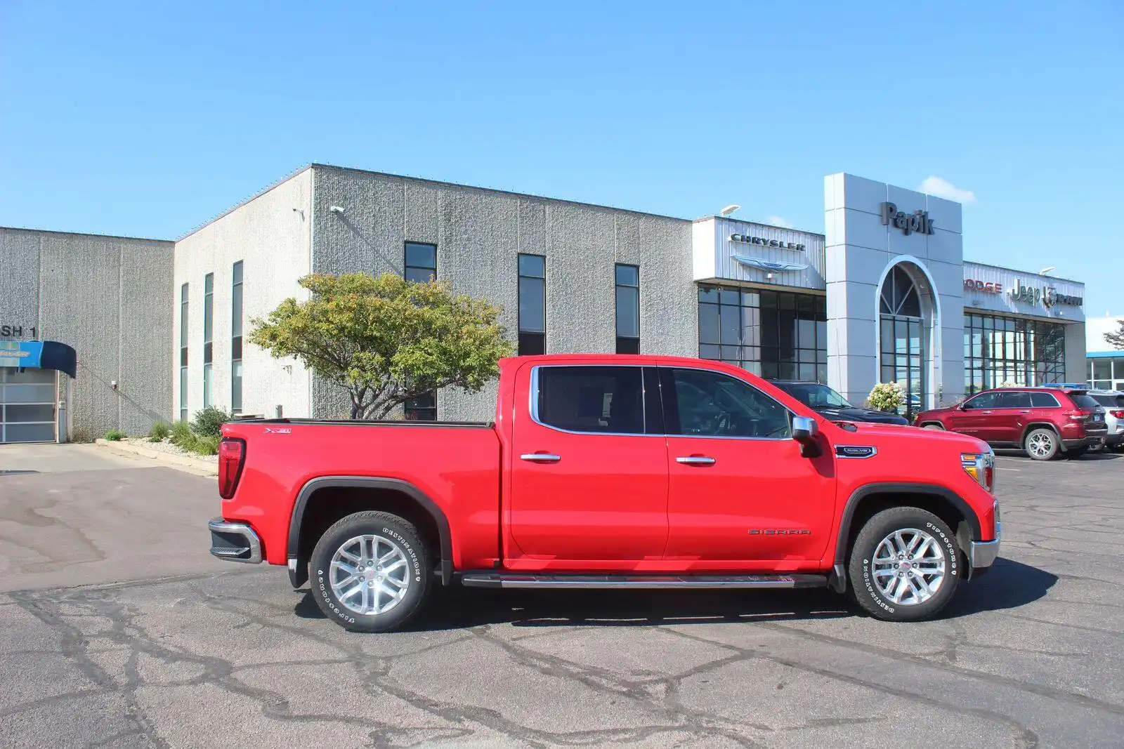 2019 GMC Sierra 4WD Crew Cab Short Box SLT's photo
