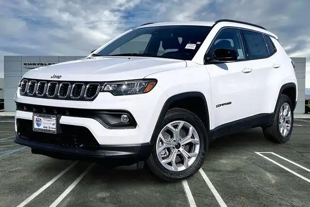 2026 Jeep Compass Latitude 4X4's photo