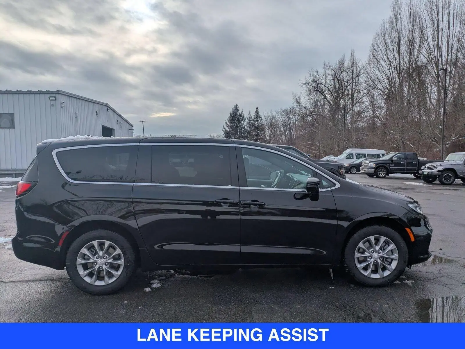 2026 Chrysler Pacifica Select AWD photo 3