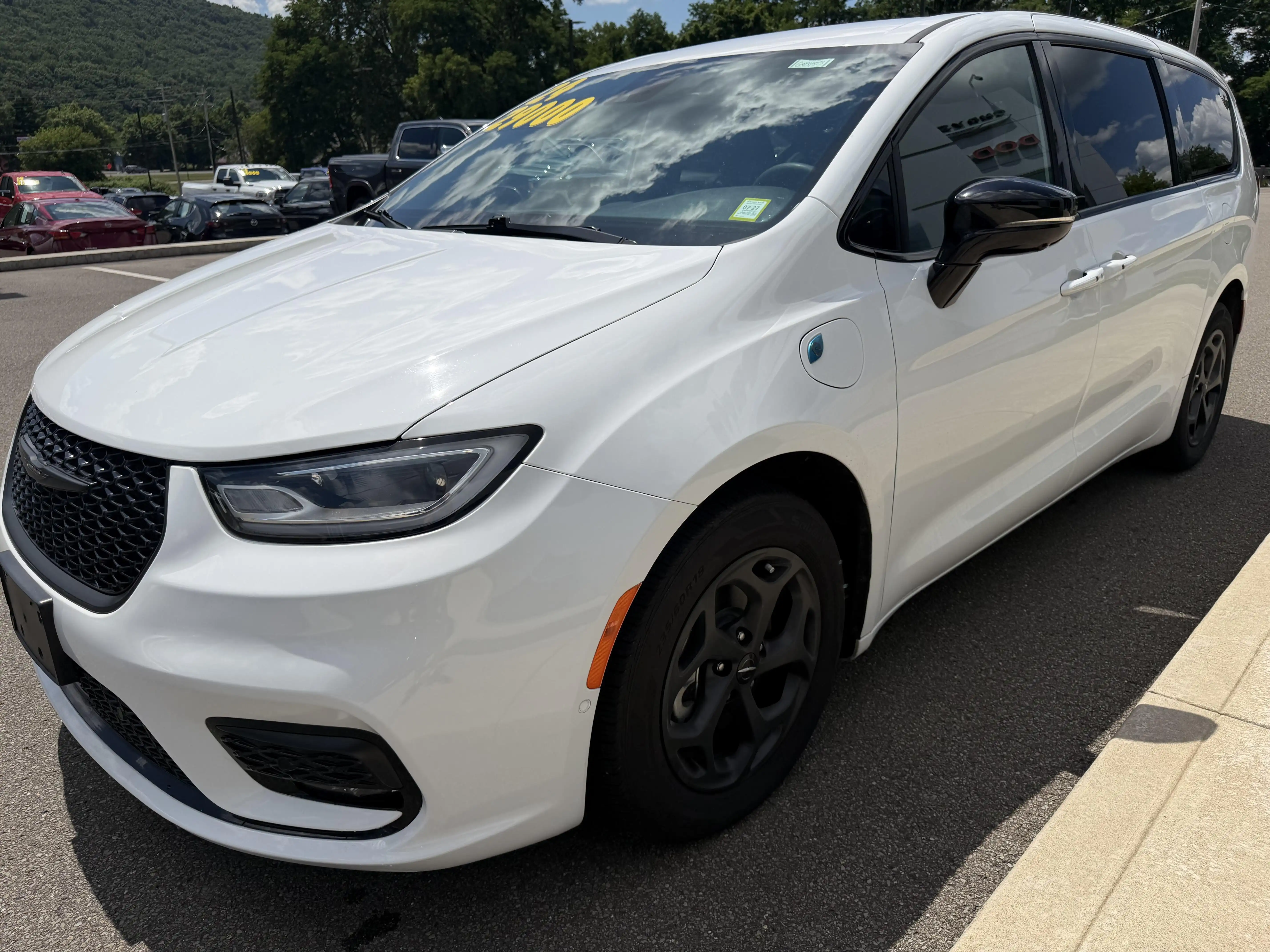2024 Chrysler Pacifica Hybrid Select S-Appearance PHEV's photo