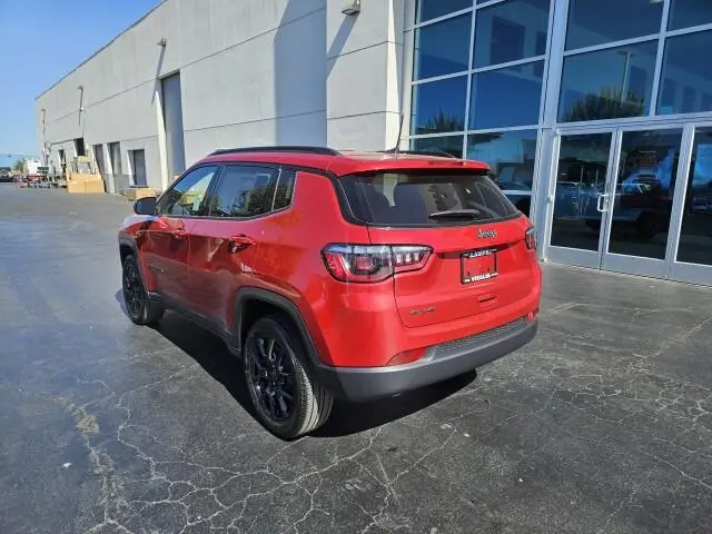 2026 Jeep Compass Altitude 4X4 photo 3